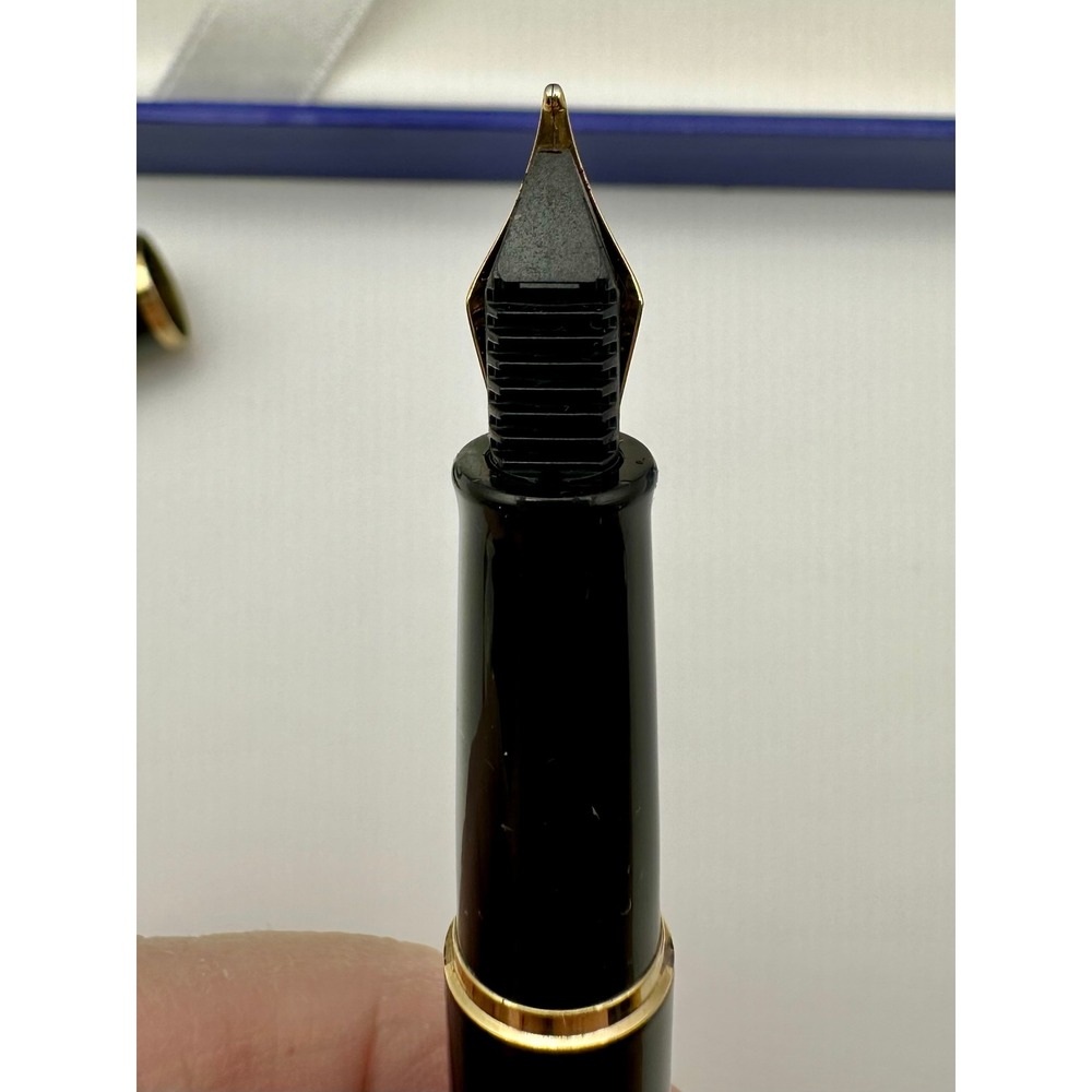 Waterman Hemisphere Fountain Pen Slim Black Gold Med Nib Vintage 80s - Picture 5 of 8